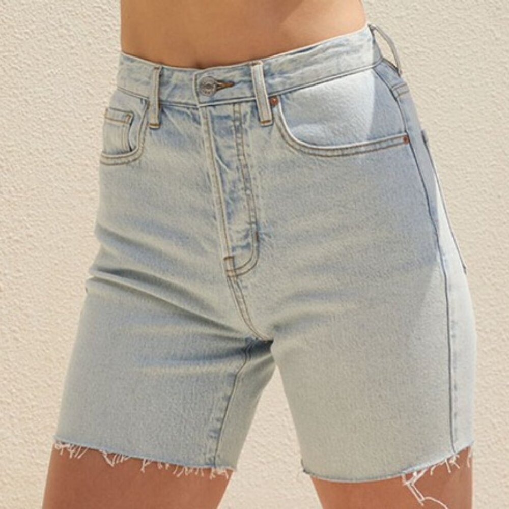 Pacsun Women’s Light Blue Stretch Denim Dad Shorts size 25 High Rise Raw Edge
